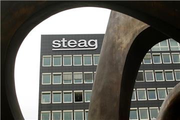 Das Steag-Logo an der Konzernzentrale. Foto: Roland Weihrauch/Archiv