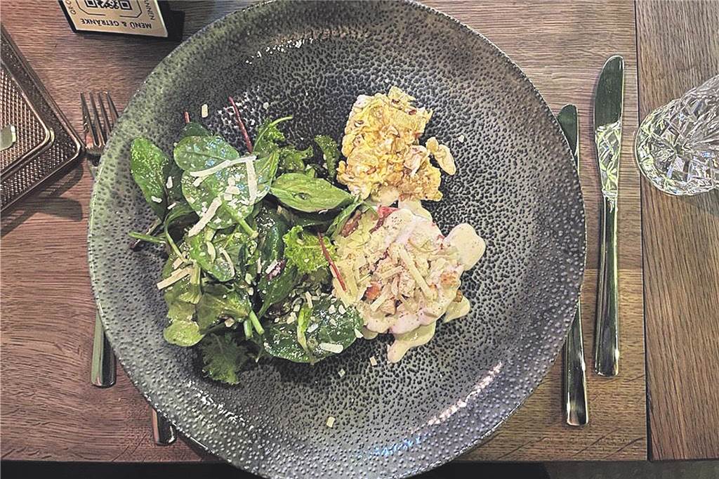 Steaktatar mit Schalottenmayonnaise und Trüffelrührei