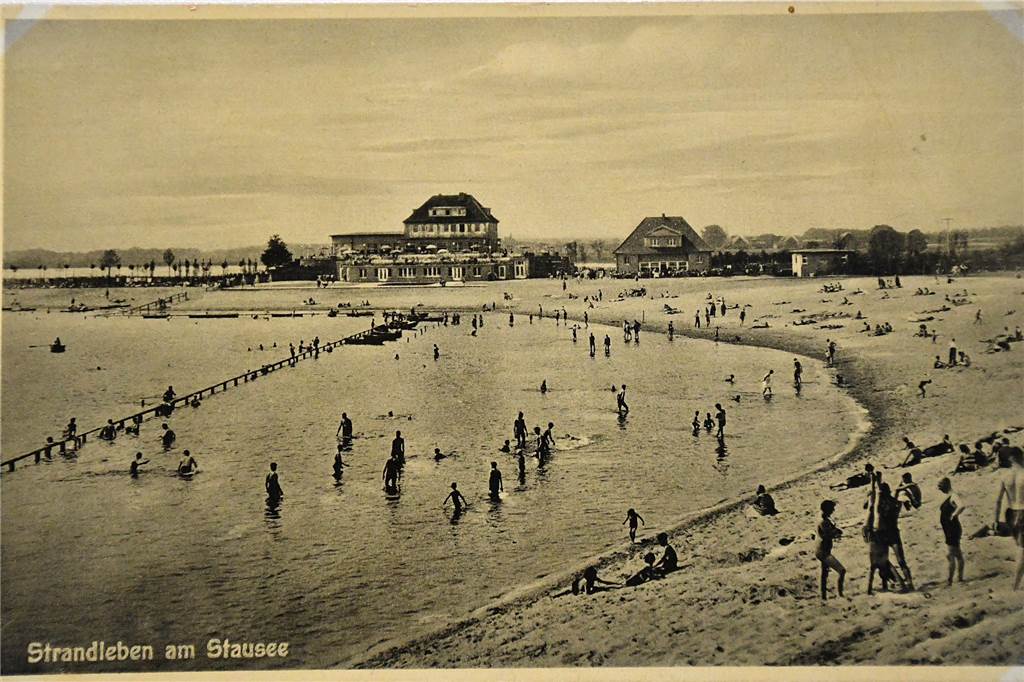 Der Overrather Hof: Versunkener Glanz einer strahlenden Epoche in Haltern Das Strandbad war ein Publikumsmagnet. Hier tummelten sich die Halterner, aber auch viele auswärtige Besucher.