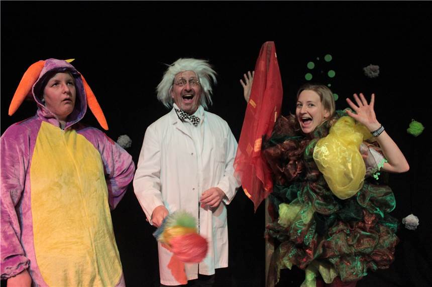 Theater am Fluss in Schwerte zeigt ein Kinderstück übers Pupsen, Schnarchen und Gähnen Das Stück „Fräulein Hicks und die kleine Pupswolke“ wird noch bis zum 25. Januar im Theater am Fluss aufgeführt.