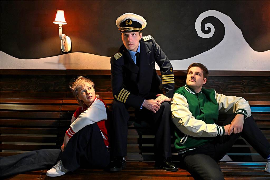 Neues Theaterstück im WLT: Regisseur und Ausstatter im Interview Das Stück ist eine Neuauflage des berühmten Buchs "20.000 Meilen unter dem Meer" von Jules Verne.