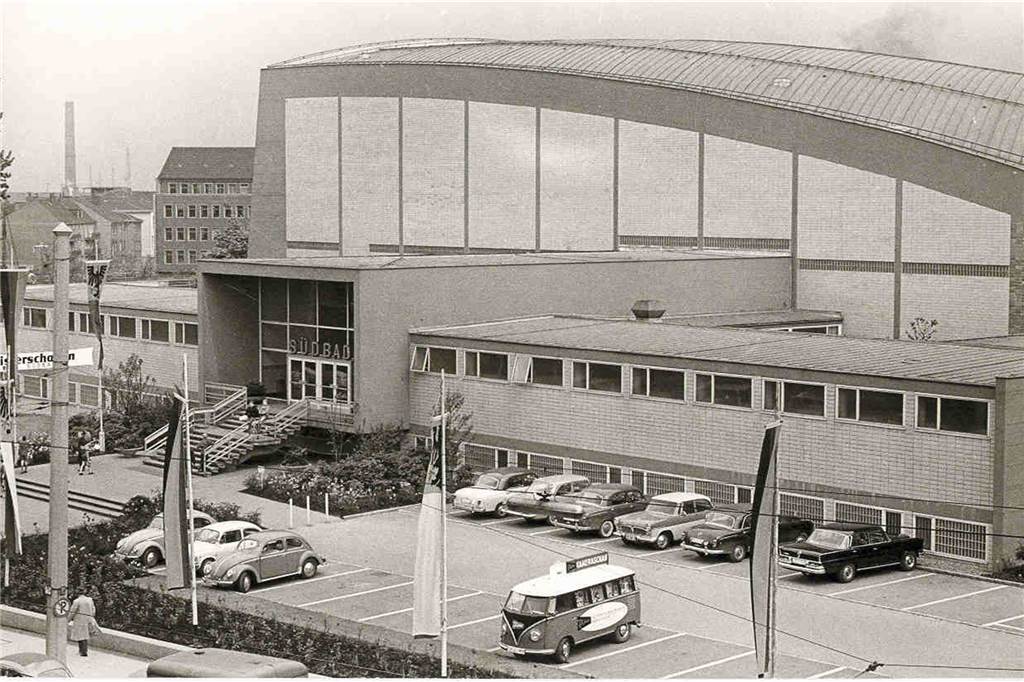 Das Südbad im Saarlandstraßenviertel im Oktober 1962. Es ist als Baudenkmal der Stadt Dortmund eingetragen.
