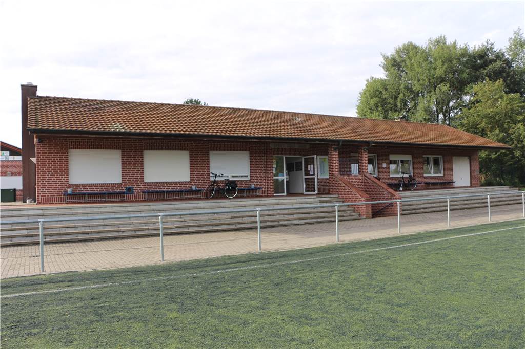 Gegen Schimmel und Nässe: Eine halbe Million Euro für SuS-Umkleide Das SuS-Vereinsheim am Trainingsgelände ist im Kellerbereich marode.
