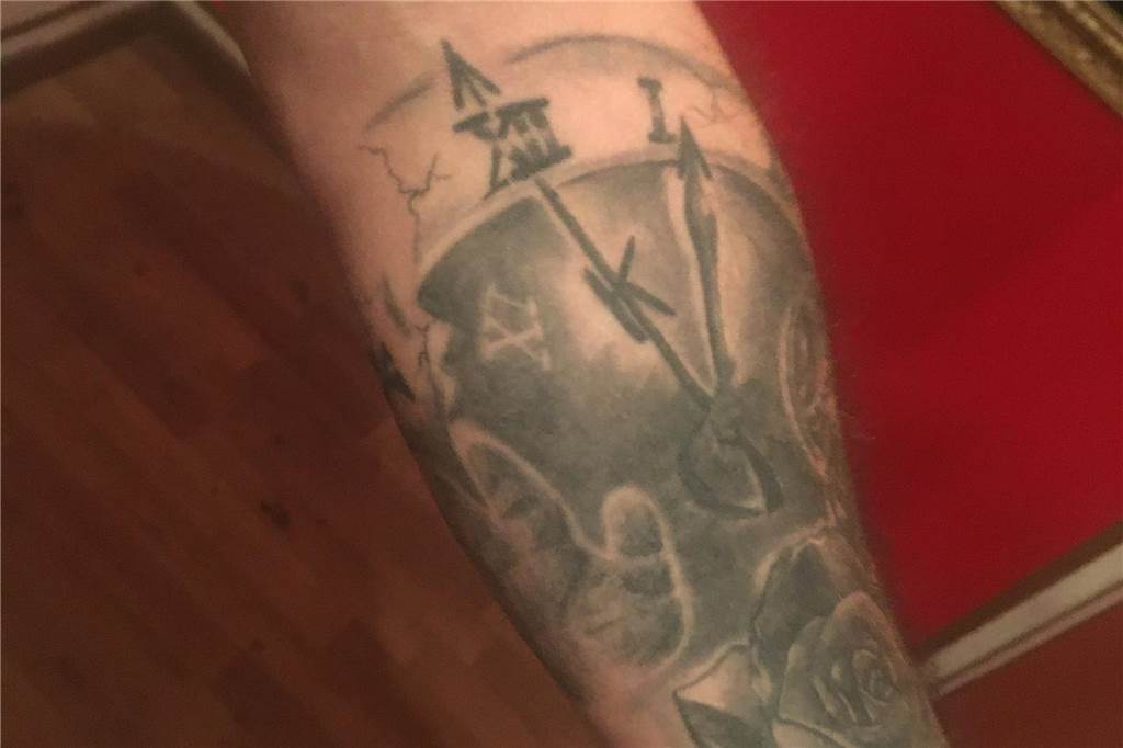 Eintracht-Neuzugang Andreas Stolzenberg: „Ich bin ehrgeizig - manchmal auch zu ehrgeizig“ Das Tattoo von Andreas Stolzenberg zeigt die Geburtszeit seiner Tochter Kiara: 12.06 Uhr.