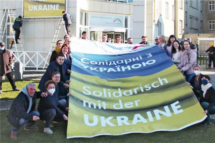 Auslandsgesellschaft gibt auf 144 Seiten Infos für Ukrainer in Dortmund Das Team der Auslandsgesellschaft bietet Geflüchteten aus der Ukraine umfangreiche Informationen.