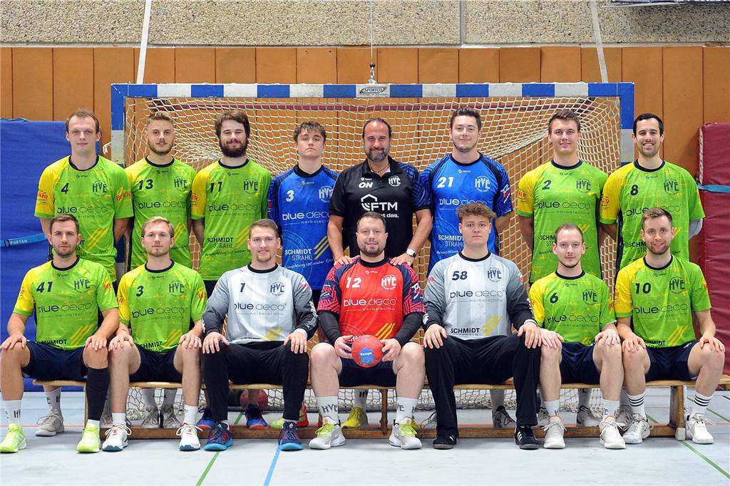 Das Team der HVE Villigst-Ergste für die Verbandsliga-Saison 2023/24: Fabian Bleigel, Josef Stolina, Johannes Stolina, Jan Marten, Co-Trainer Oliver Neuhausen, Philipp Koch, Jonas Mag, Alexander Hänel (hinten v.li.), Tim Wegmann, Maximilian Jäkel, Maurice Rolfsmeyer, Jan Schulte, Dominik Friedrich, Jan Ludwig, Louis Marquis. Auf dem Foto fehlen Trainer Tobias Genau sowie Jannis Mimberg, Marc Licha und Maurice Schuster.