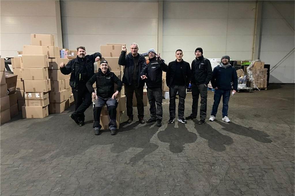 Ukraine-Hilfe aus Lünen: „An Grenze haben die Menschen geweint“ Das Team der Lüner Firma Stolzenhoff brachte mit drei Lkw Medikamente und andere wichtige Hilfsgüter an die polnisch-ukrainische Grenze.