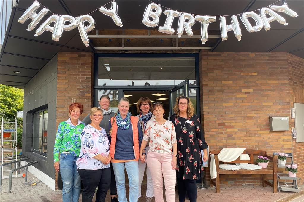 Nach Automaten-Sprengung: Tagespflege macht sich zum 1. Geburtstag selbst ein Geschenk Das Team der Tagespflege Golden Girls and Boys freut sich auf den Tag der offenen Tür.