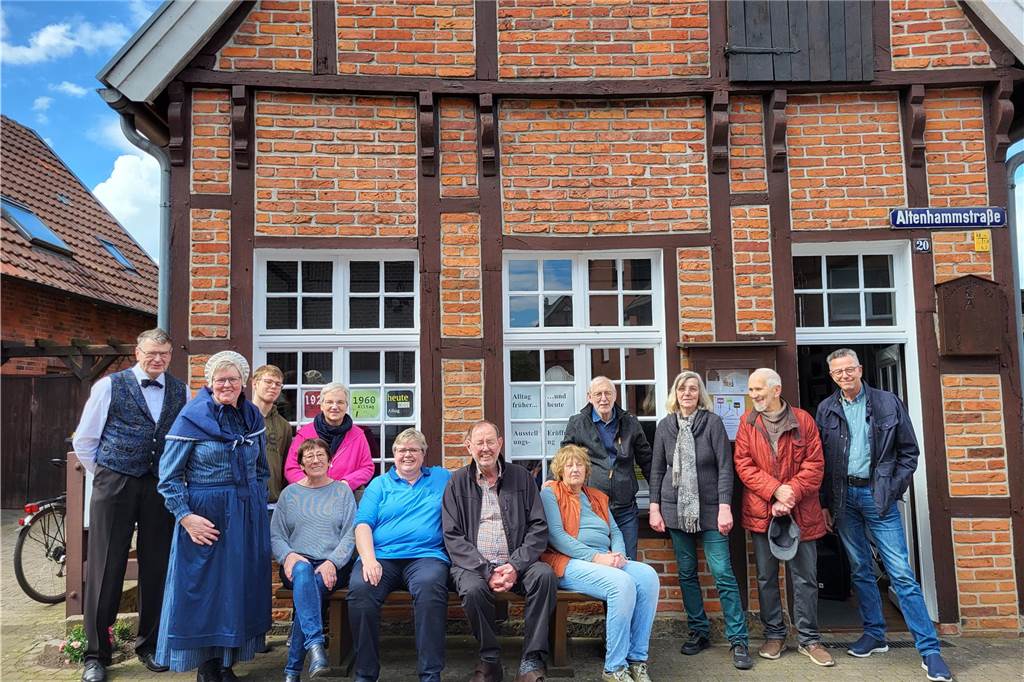 Reise in die Zeit um 1900: Heimatmuseum eröffnet neue Ausstellung Team des Heimatmuseums.