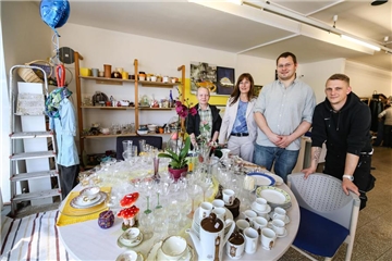 Das Team des Sozialkaufhauses in Derne freut sich auf die ersten Kunden.