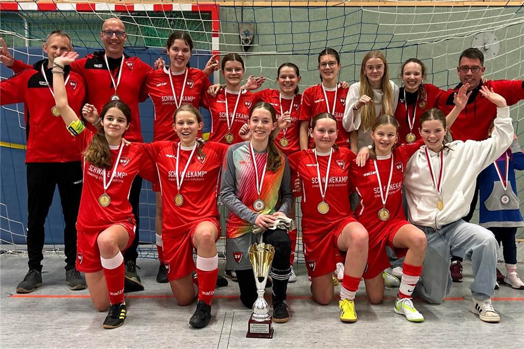 Union Wessum erst im Finale gebremst: Hallenkreismeisterschaft der C-Juniorinnen Das Team des SV Gescher holte den Siegerpokal.