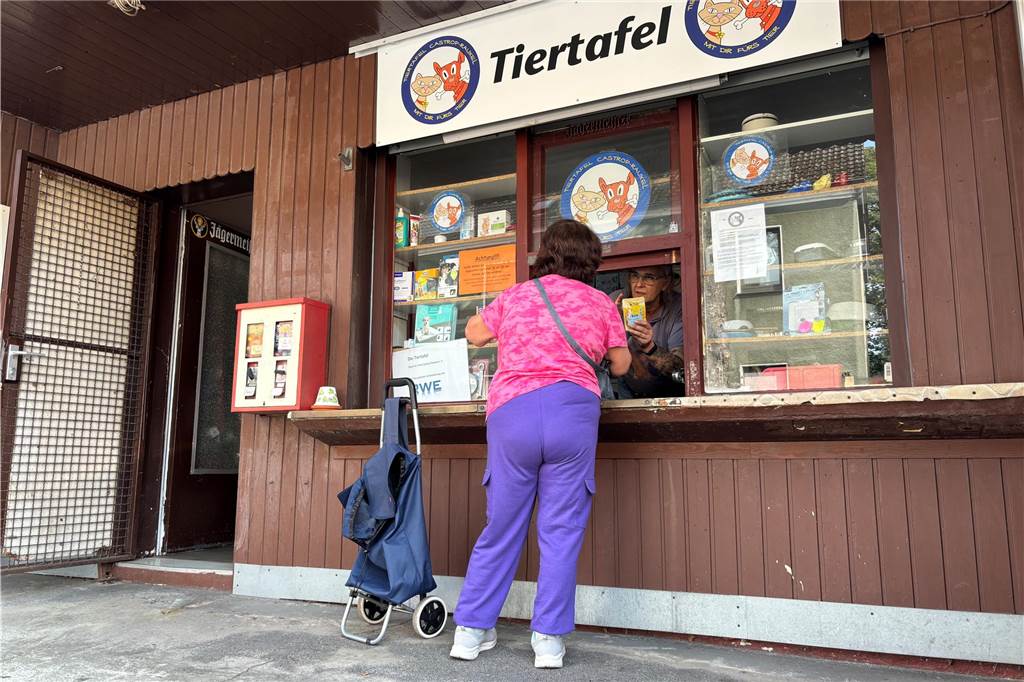 Ehrenamt gegen Einsamkeit: Wie Süheyla, Anja und das Team für Tiere helfen Das Team für Tiere organisiert seit 2014 die Tier-Tafel mit der Ausgabestelle an der Victorstraße.