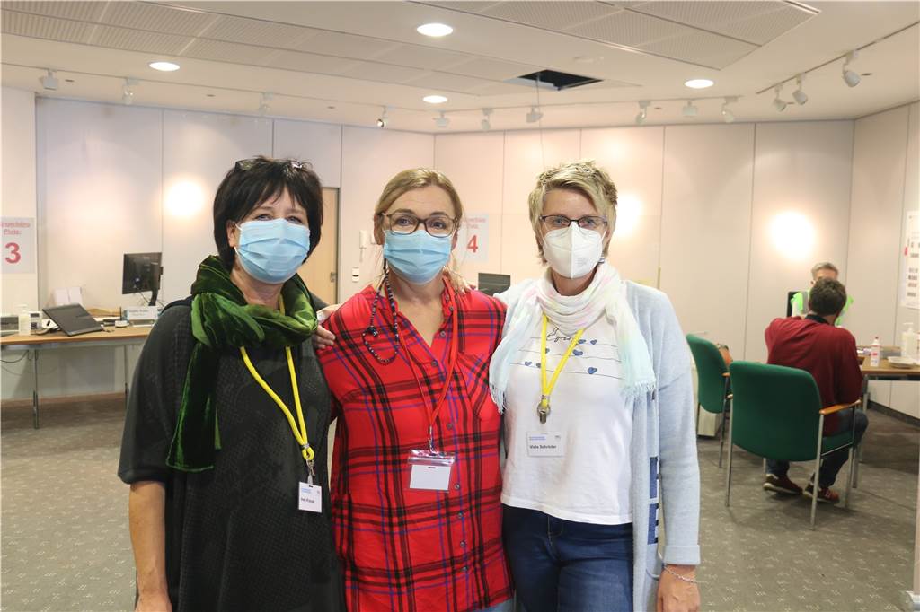 Das Team um Ines Kraus (l.) vom Kreisgesundheitsamt war mit der Gesamtzahl an Impfwilligen zufrieden.