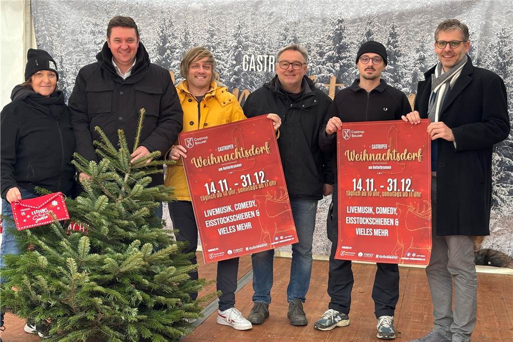 Alles, was man zum Castroper Weihnachtsdorf wissen muss Das Team vom Castroper Weihnachtsdorf 2024 mit Bürgermeister Rajko Kravanja: Familie Philipp und das Stadtmarketing arbeiten hier zusammen.