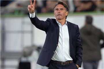 Das Team von Bruno Labbadia hat nach dem 3:1 im Hinspiel gegen Kiel beste Chancen auf den Verbleib in der Bundesliga. Foto: Swen Pförtner