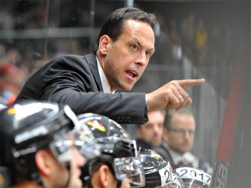Deutsche Eishockey-Auswahl verliert WM-Test gegen Schweden Das Team von Bundestrainer Marco Sturm verlor gegen Schweden 1:3. Foto: Stefan Puchner