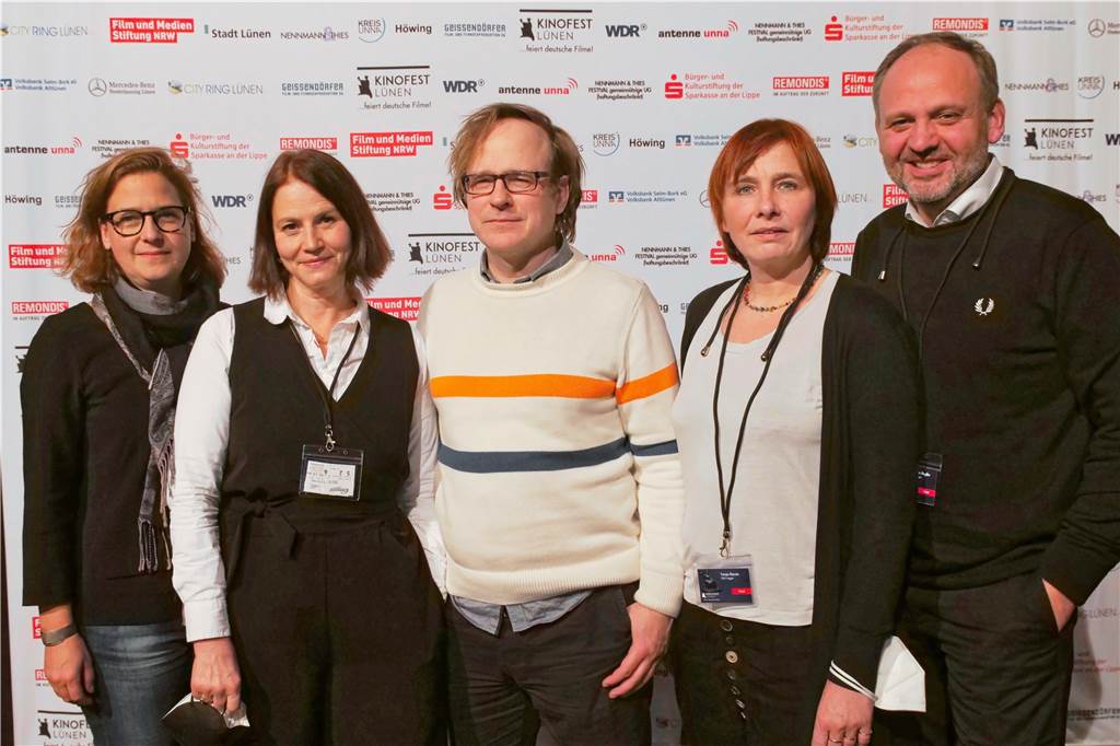 Comedian Olaf Schubert kam auf Stippvisite zum Kinofest nach Lünen Das Team von "Olaf Jagger": (v.l.) Prozuzentin Roswitha Ester, Autorin und Regisseurin Heike Fink, Editor Henk Drees, Produktionsleiterin Tanja Baran und Produzent Torsten Reglin.