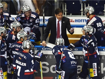 Das Team von Uwe Krupp bangt um die Playoff-Teilnahme. Foto: Maurizio Gambarini