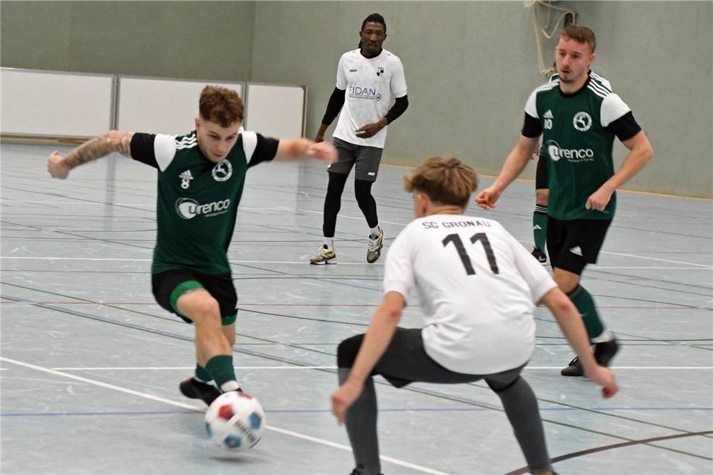 FC Epe feiert Sieg bei Premierenturnier Das Team von Vorwärts Epe, hier mit Gerben Papenburg (l.), schaffte es bis ins Finale.