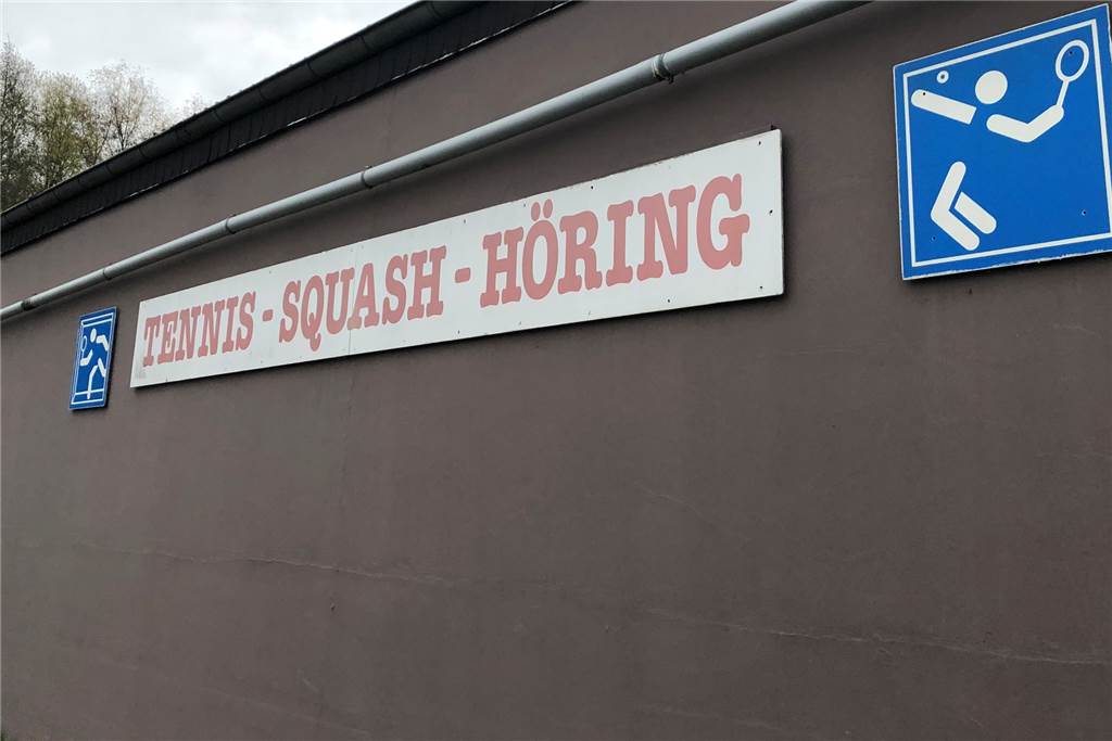 Tennis, Squash und Sauna: In Bork steht ein ganzer Sportkomplex zum Verkauf Das Tennis- und Squashcenter Höring steht zum Verkauf.