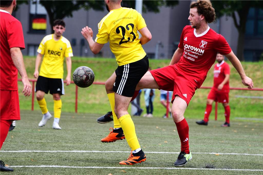 Das Testspiel der SG Castrop bei den SF Habinghorst/Dingen II wurde beim Stand von 9:0 für Castrop auf Bitte der Gastgeber in der 58. Minute abgebrochen.