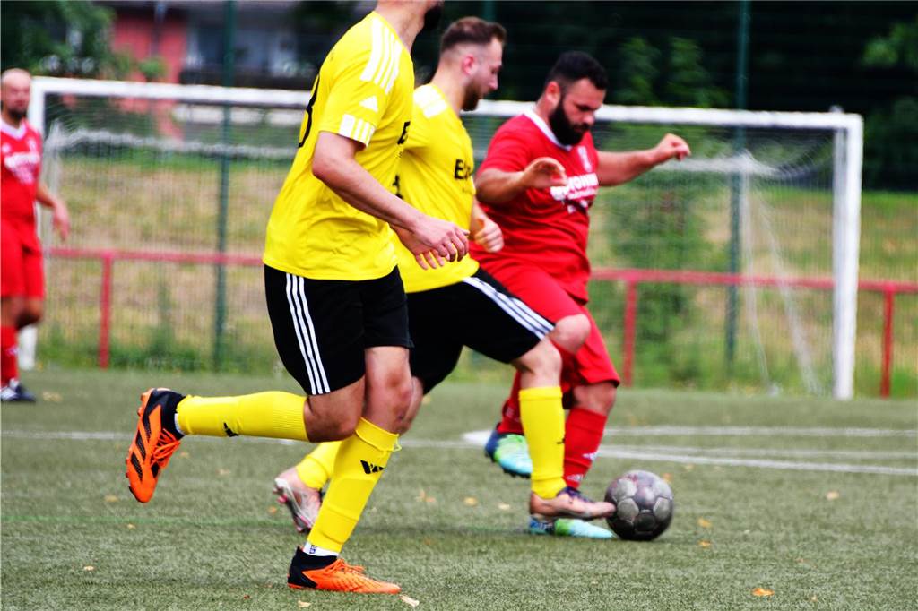 Das Testspiel der SG Castrop bei den SF Habinghorst/Dingen II wurde beim Stand von 9:0 für Castrop auf Bitte der Gastgeber in der 58. Minute abgebrochen.