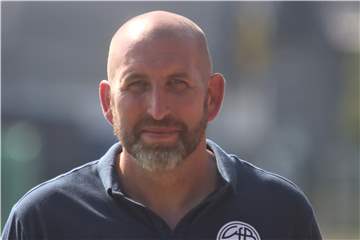 Das Testspiel zwischen dem VfB Waltrop II und der SG SF Victoria Habinghorst/Dingen II wurde nach 45 Minuten abgebrochen - zum Leidwesen von VfB-Coach Dirk Lenze (Foto).