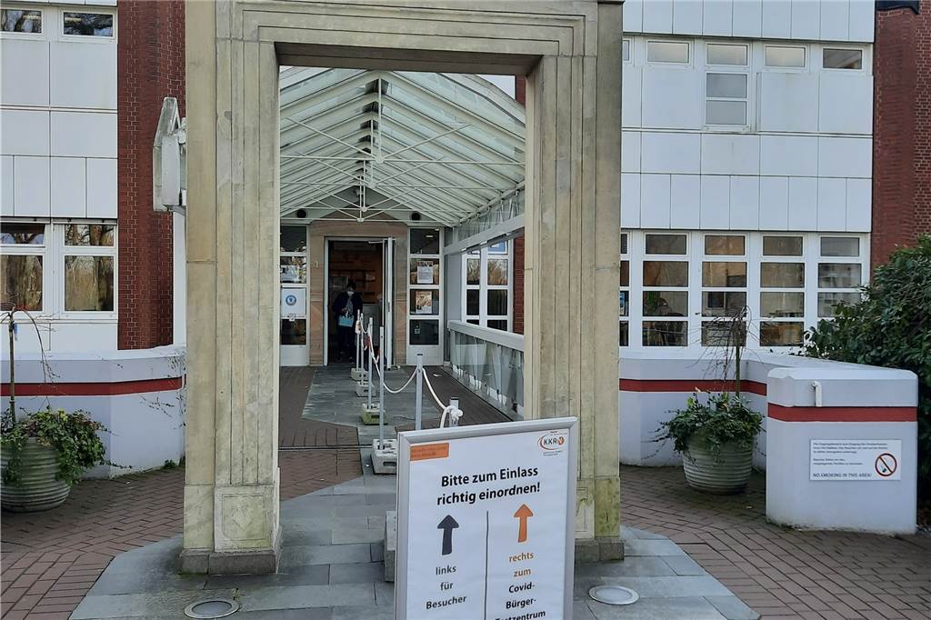 Corona-Tests: Krankenhaus bittet weiter um offizielle Tests Eingang zum Testzentrum KKRN St. Elisabeth in Dorsten.