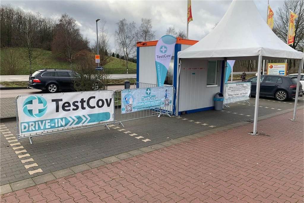 Das Testzentrum bei Poco ist schon in Betrieb. Die Betreiber bitten darum, auch diesen Standort zu nutzen, damit es am Atlantis nicht zu langen Wartezeiten kommt.