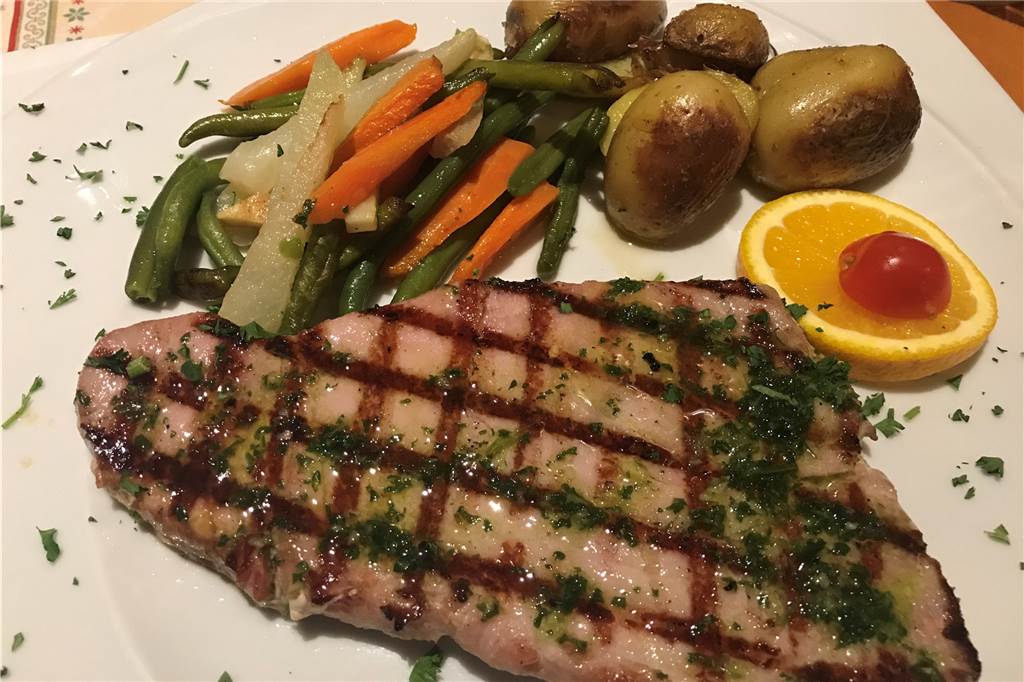 Das Il Gambero macht das mittelmäßige Essen mit super Service wett Das Thunfisch-Steak hat leider zu viel Salz abgekriegt.
