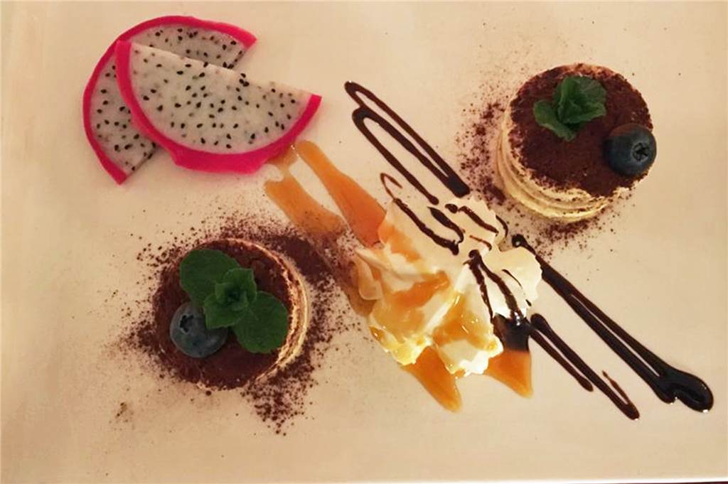 Im Restaurant da Fabio werden in netter Atmosphäre Klassiker ungewöhnlich in Szene gesetzt Das Tiramisu als Türmchen – nicht nur ein Hingucker, auch extrem leckeres Hüftgold.