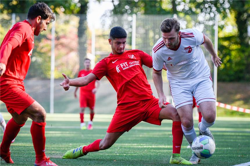 Spielpläne der Dortmunder Kreisligen sind da: Ruhiger Start, aber ein wilder 2. Spieltag Das Top-Spiel zwischen der SG Gahmen (rot) und den SF Söderholz (weiß) war eines der lange erwartenden Duelle der Vorsaison. 2021/2022 ist das nicht viel anders.