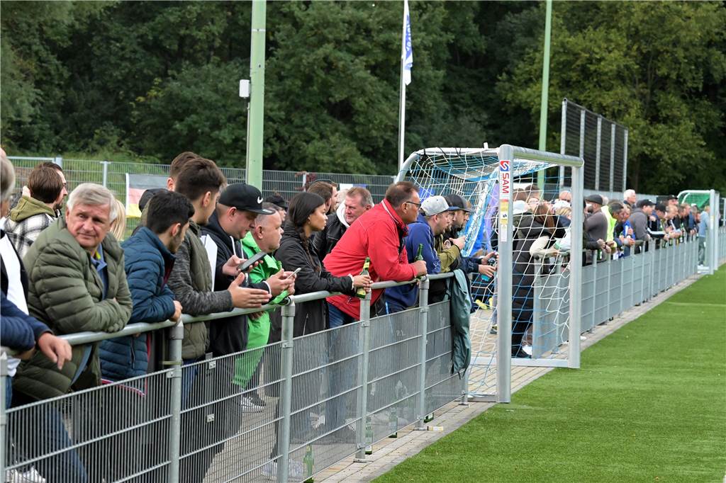 BV Lünen siegt im Kracher-Duell gegen den TV Brechten und startet lange Partynacht Das Topspiel zwischen dem BV Lünen und dem TV Brechten lockte auch einige Zuschauer auf die Sportanlage in der Geist.