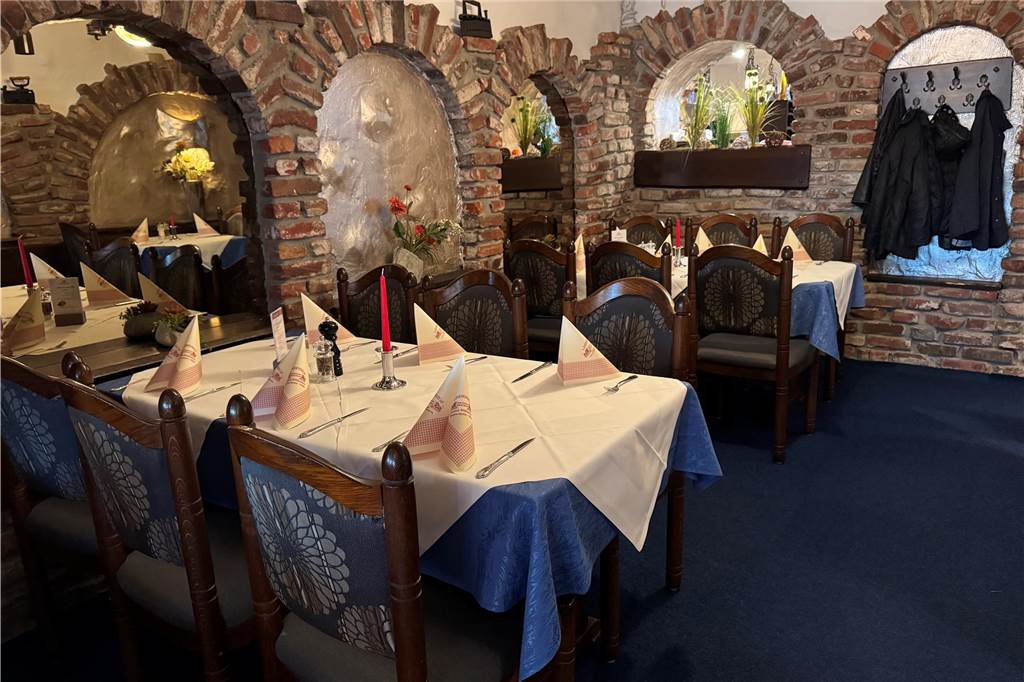 Restaurant-Check im Steakhaus Lindenhof: Die Spargelplatte im Test Das traditionell gehaltene Gastraum des Steakhauses Lindenhof.