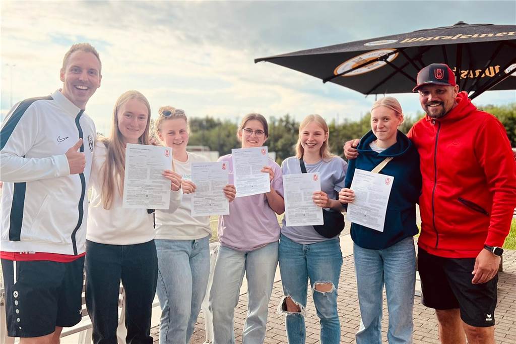 Fünf Neuzugänge für RW Unnas Frauen fix Das Trainerduo von RWU freut sich auf Amira Koss, Adelina Berisha, Lisa Winkel, Lara Pilzecker und Lynn Luisa Schütt.
