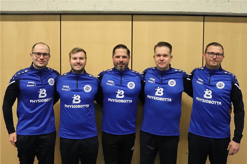 BV Lünen klärt wichtige Personalie Das Trainerteam rund um Stefan Urban (2.v.r.) bleibt dem BV Lünen erhalten.