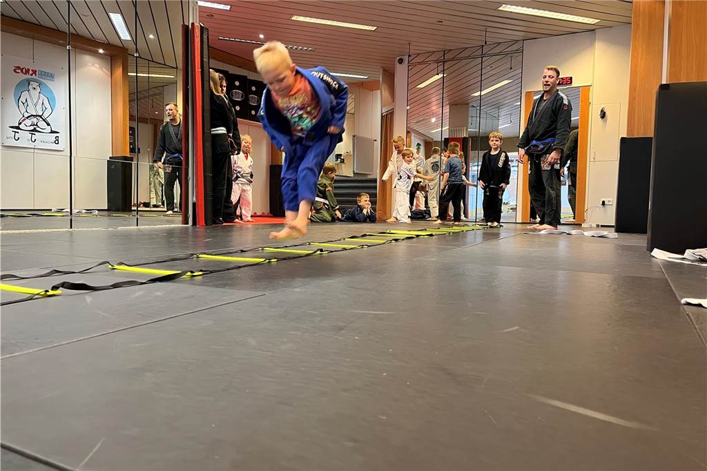 Kampfsport für Kinder: Mathias Denno (37) will Kindern etwas Gutes tun Das Training mit den Kindern ist für Mathias Denno zur Leidenschaft geworden.