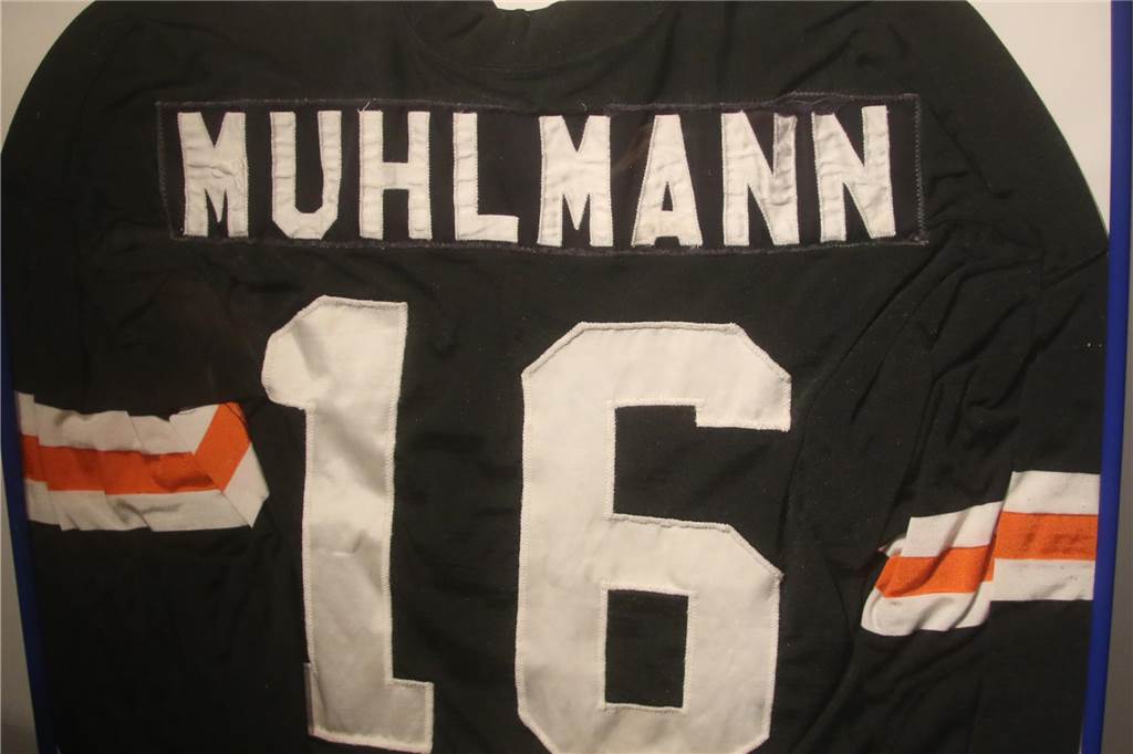 Der erste deutsche NFL-Star kam aus Selm: Die Geschichte von Horst Mühlmann Gerahmtes Trikot von Mühlmann.