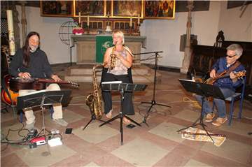 Das Trio Tom Bennecke, Catrin Groth und Jens Pollheide (v.l.) sorgte beim Abschlusssommerkonzert in der Lüner Stadtkirche am Sonntagnachmittag für gute Musik.