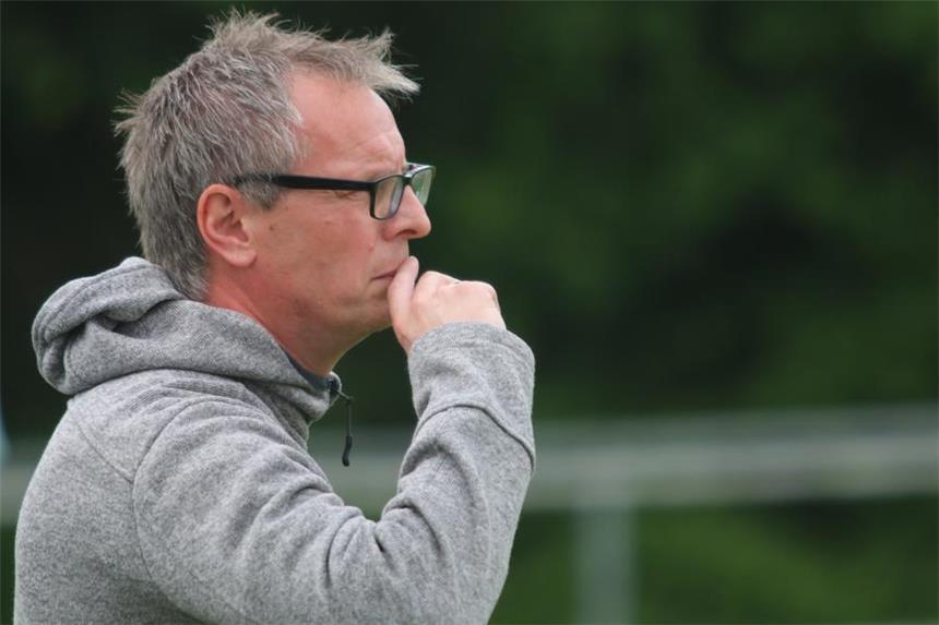 SC Capelle zum Saisonstart mit 0:8-Debakel Das überrascht ein wenig: Martin Ritz, Trainer des SC Capelle, erklärt den Werner SC II zum Favoriten.