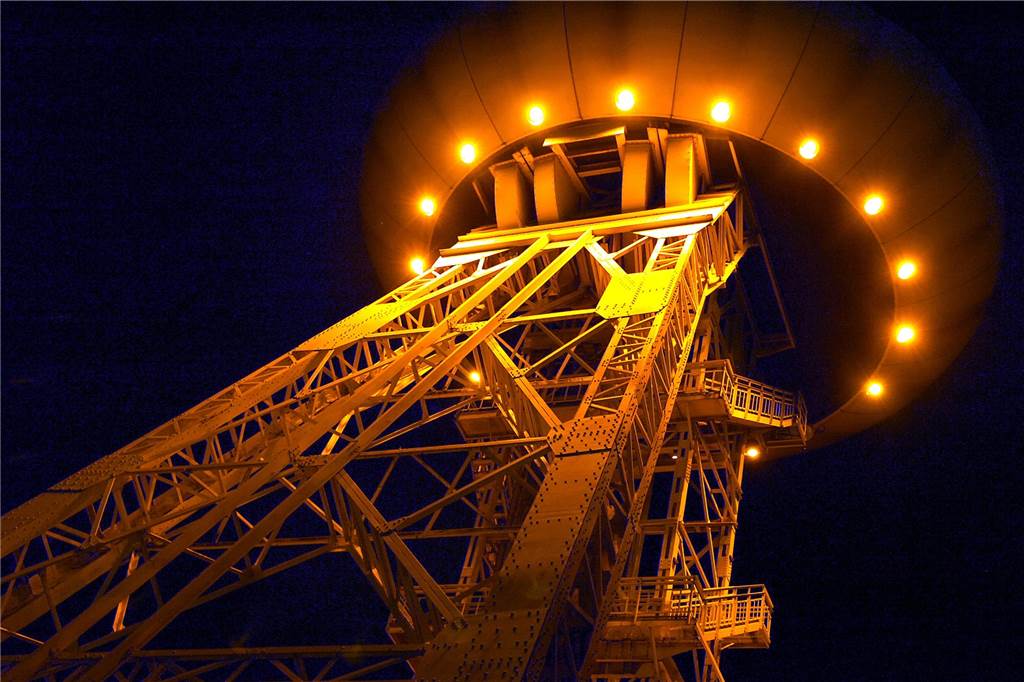 Förderbindung für Colani-Ufo läuft aus: Zukunft ist noch offen Das Ufo ist auch nachts ein spektakuläres Fotomotiv.