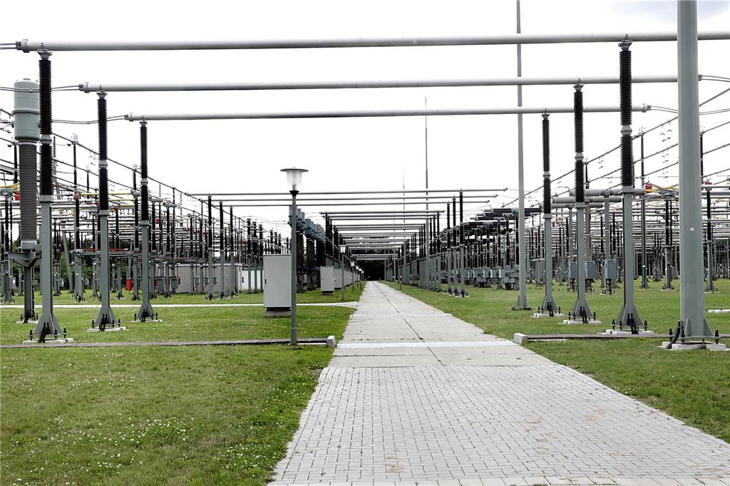 Schaltstelle der Energiewende: Das Umspannwerk in Haltern-Kusenhorst Das Umspannwerk Kusenhorst erstreckt sich über etwa einen Kilometer.