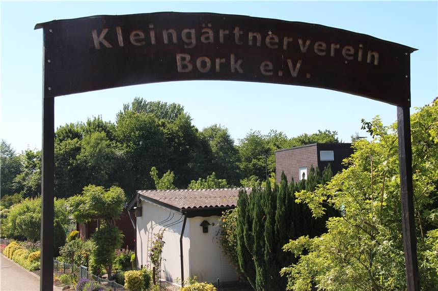 Kleinkind in Teich gefallen - Hubschrauber musste zur Hilfe kommen Das Unglück ereignete sich auf dem Gelände des Kleingartenvereins in Bork.