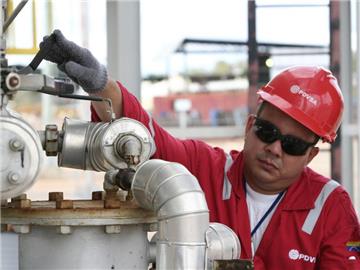 Das unter dem Ölpreisverfall leidende Venezuela will seine Anstrengungen zur Stabilisierung des Weltmarktes verstärken. Foto: Carlos Hernandez/Archiv