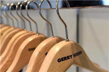 Das Unternehmen Gerry Weber betreibt momentan einen Konzernumbau. Foto: Caroline Seidel/Archiv