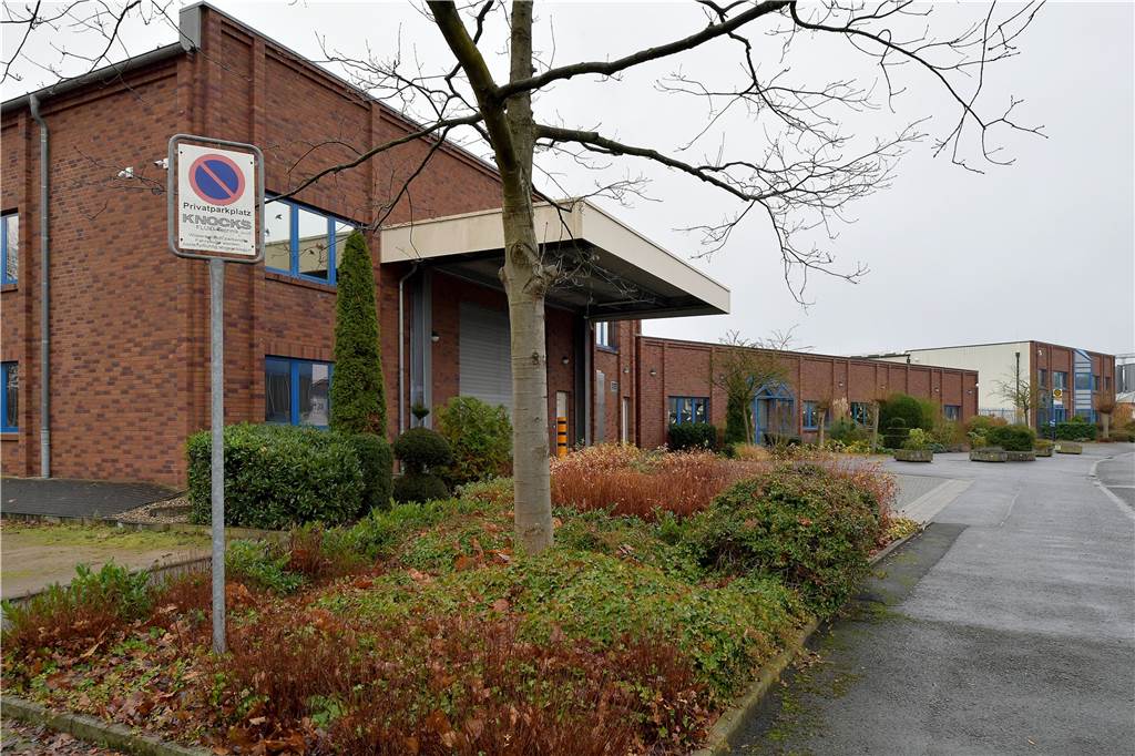 Unternehmer schenkt Selm ein Frauenhaus: „Habe selbst genug verdient“ Das Unternehmen im Borker Gewerbegebiet ist in mehreren Schritten gewachsen. Unternehmensgründer Heinz Knocks freut sich dass es aber aussieht wie aus einem Guss.