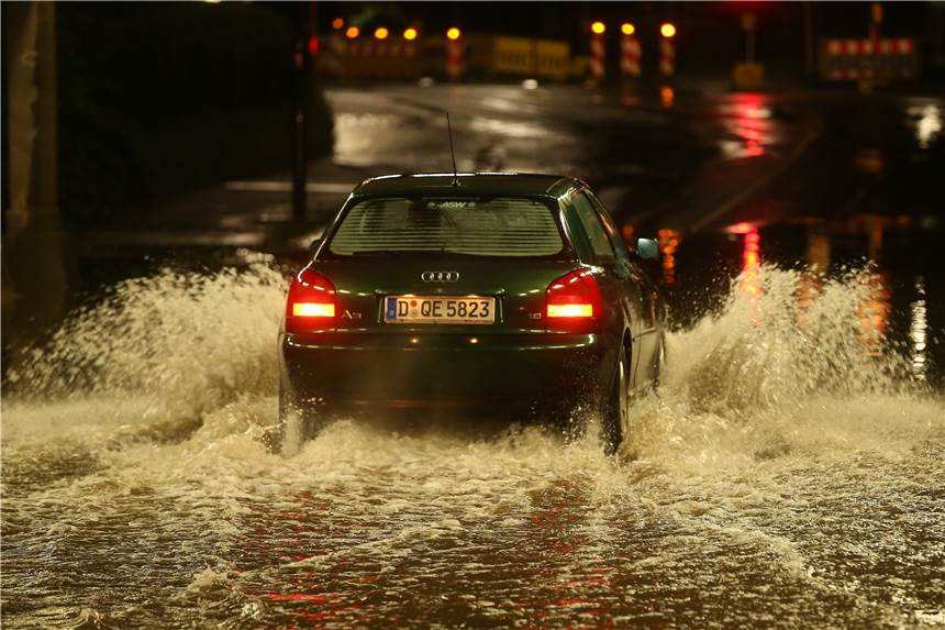 Verkehrschaos in NRW - Autobahnen gesperrt, Bahnverkehr stark eingeschränkt Das Unwetter sorgt für viel Chaos am Donnerstagmorgen.