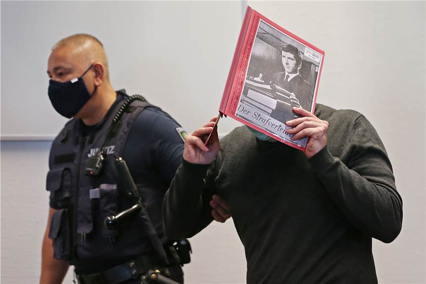 Missbrauchskomplex Bergisch Gladbach: Harte Strafe für „Schlüsselfigur“ Das Urteil gegen einen zentralen Verdächtigen im Missbrauchsfall Bergisch Gladbach ist gefallen. Der 43-Jährige muss eine harte Haftstrafe verbüßen.