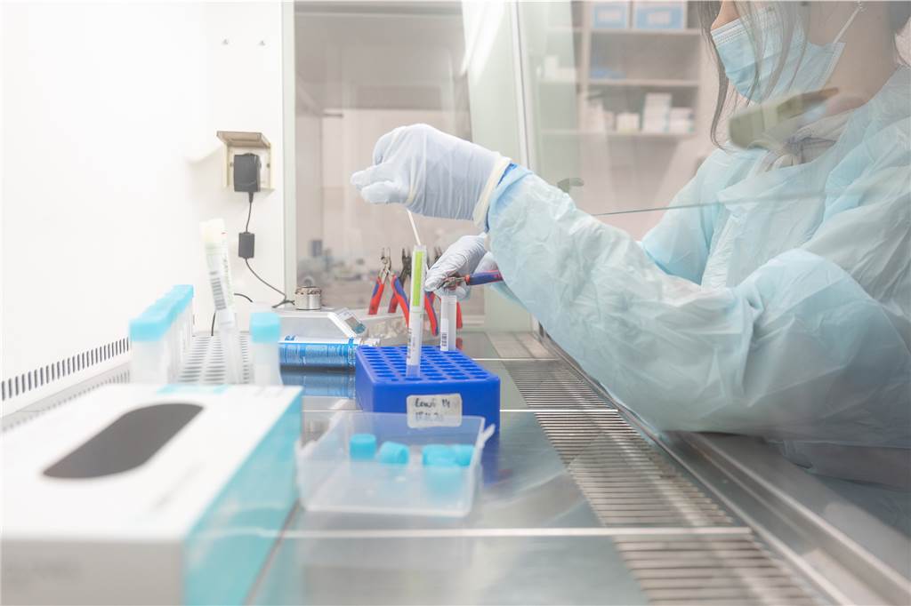 Infektionszahlen explodieren: Omikron im Kreis auf dem Vormarsch Das Verfahren Omikron im Labor nachzuweisen ist (noch) sehr aufwendig und dauert in der Regel mehrere Tage.