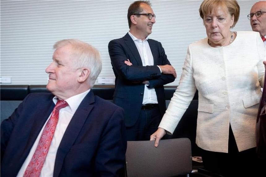 Seehofers Signal und Merkel Schicksalstage in Brüssel Das Verhältnis der beiden Alphatiere Angela Merkel und Horst Seehofer ist zerrüttet wie lange nicht. Foto: Kay Nietfeld